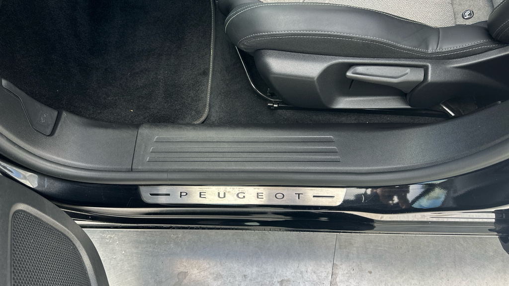 Peugeot e-2008 50Kwh Gt Grey #34