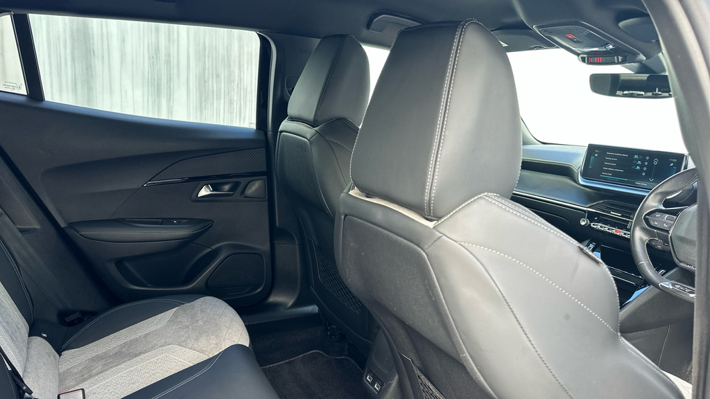 Peugeot e-2008 50Kwh Gt Grey #58