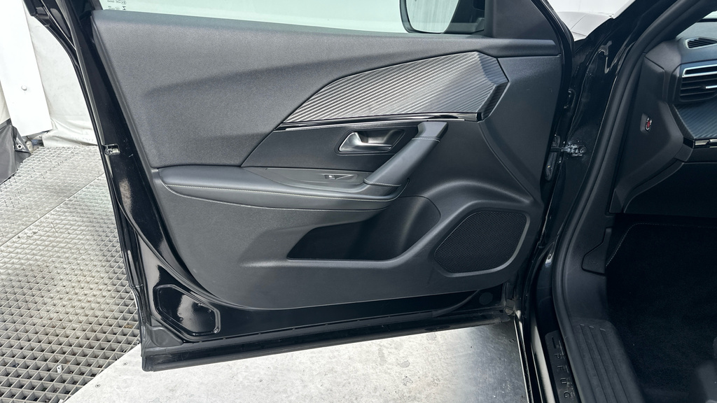 Peugeot e-2008 50Kwh Gt Grey #29