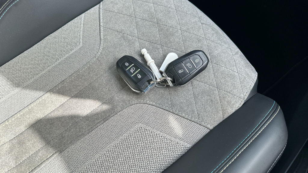 Peugeot e-2008 50Kwh Gt Grey #85
