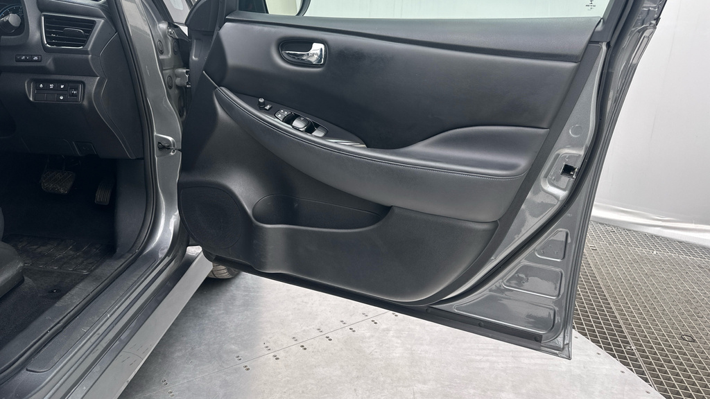 Nissan Leaf 110Kw Acenta 40Kwh White #60