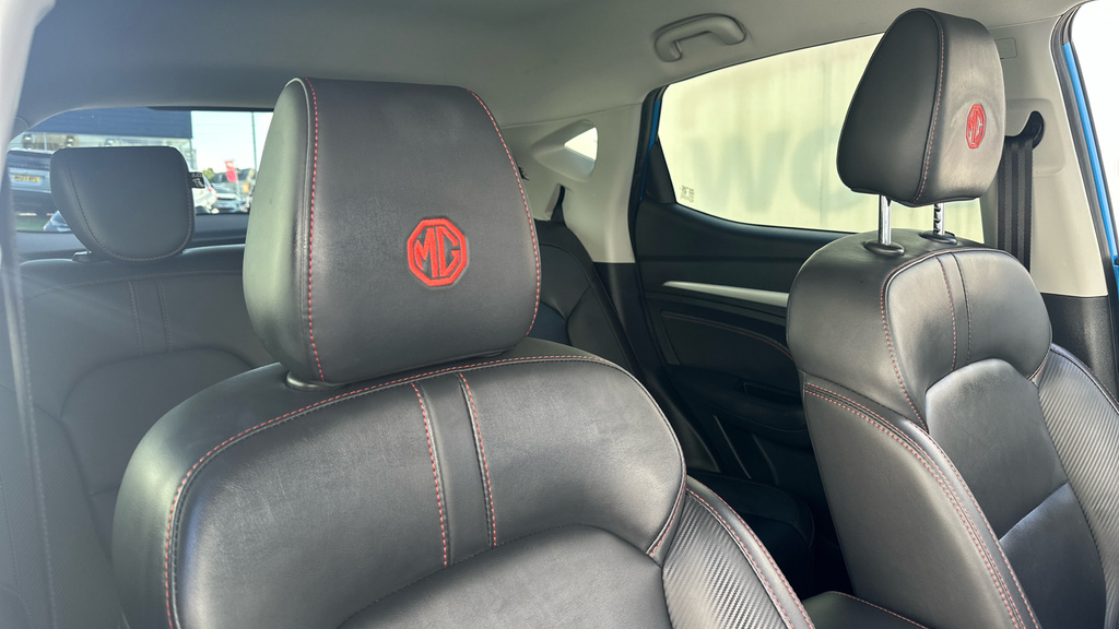 MG ZS 1.0T Gdi Exclusive Red #77