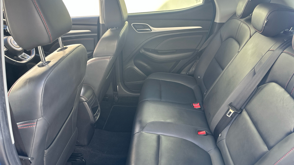 MG ZS 1.0T Gdi Exclusive Red #8