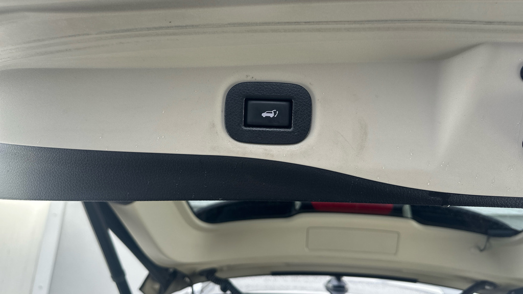 Nissan X-Trail Tekna White #36