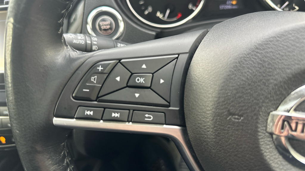 Nissan X-Trail Tekna White #12