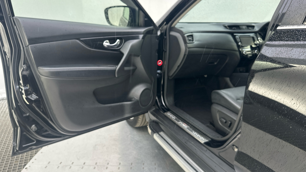 Nissan X-Trail Tekna White #51