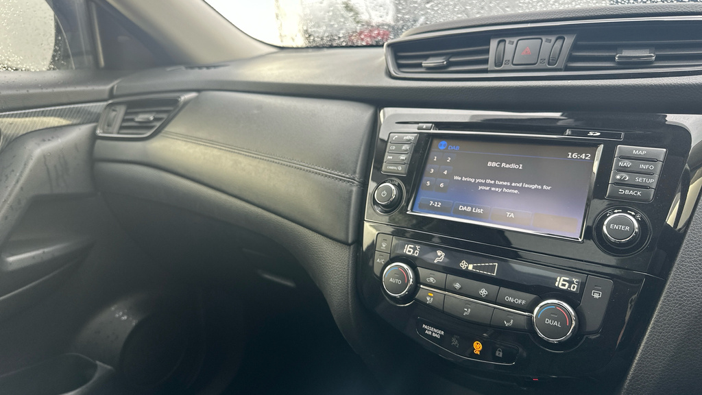 Nissan X-Trail Tekna White #84