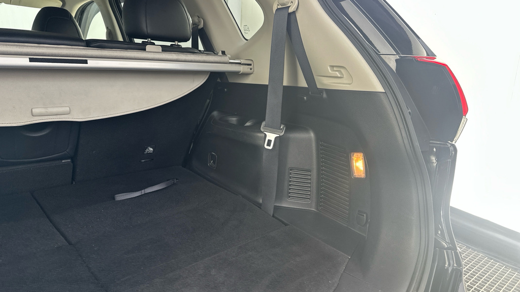 Nissan X-Trail Tekna White #24