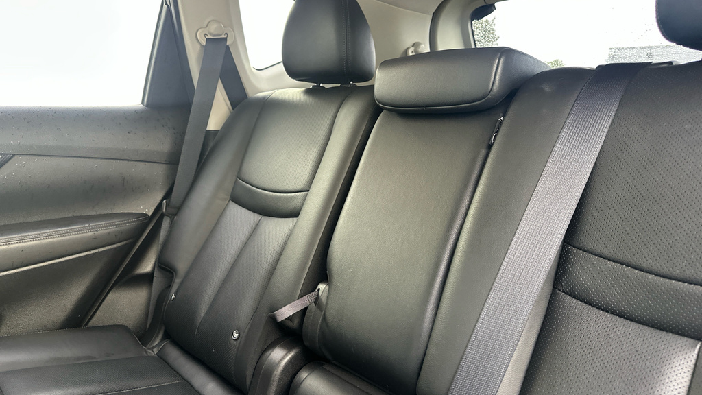 Nissan X-Trail Tekna White #60