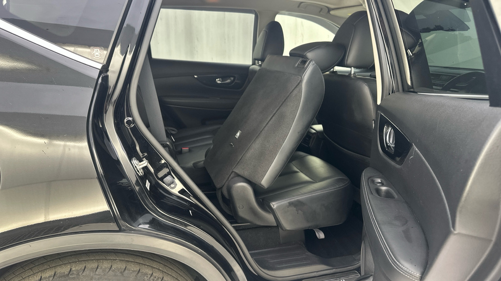 Nissan X-Trail Tekna White #31
