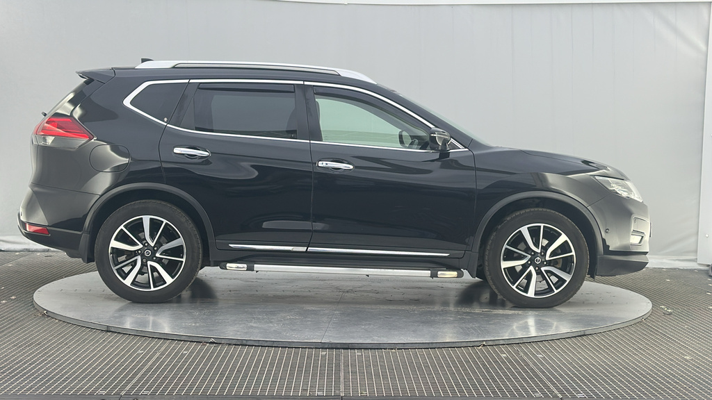 Nissan X-Trail Tekna White #18