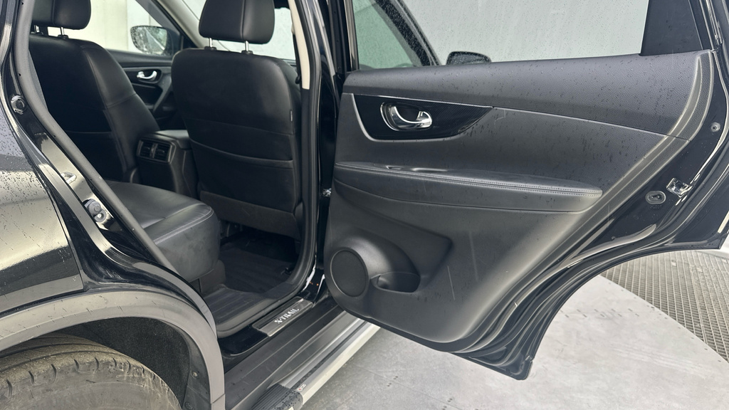 Nissan X-Trail Tekna White #65