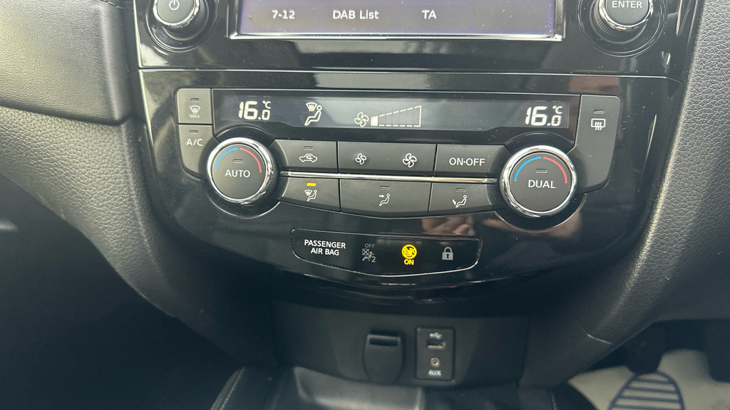 Nissan X-Trail Tekna White #80