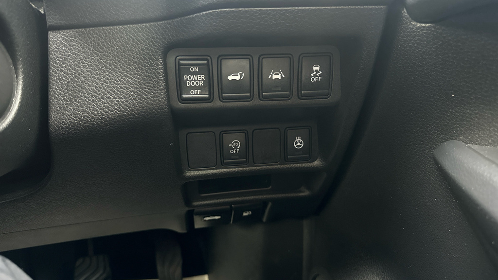 Nissan X-Trail Tekna White #92