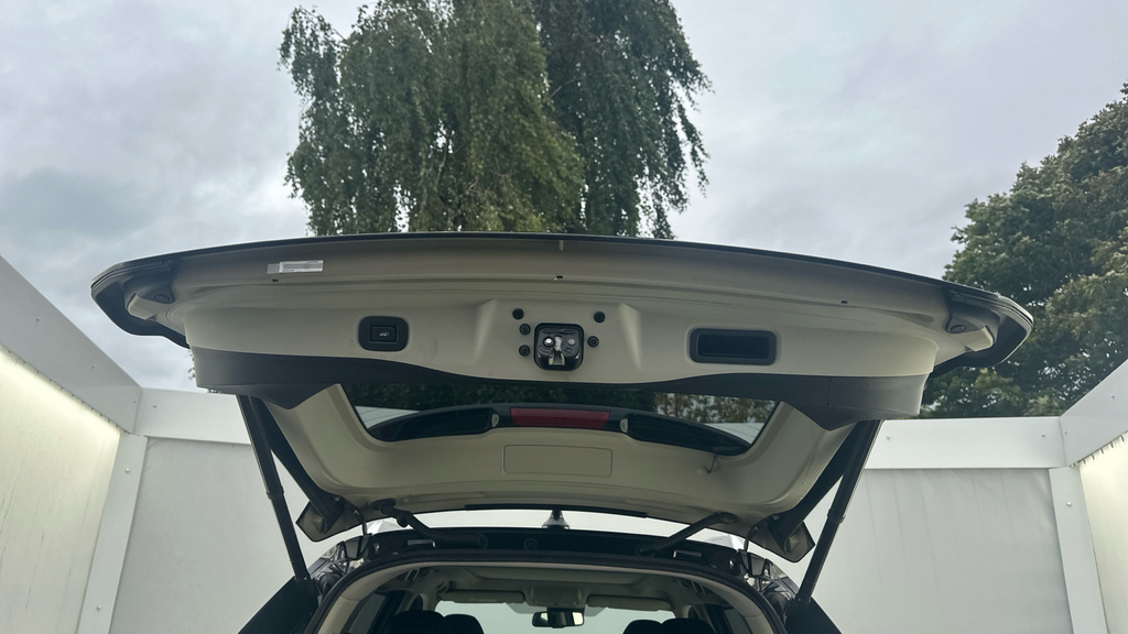Nissan X-Trail Tekna White #27
