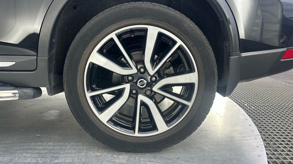 Nissan X-Trail Tekna White #19