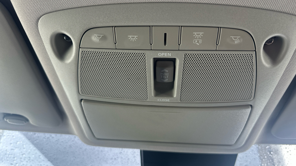 Nissan X-Trail Tekna White #76
