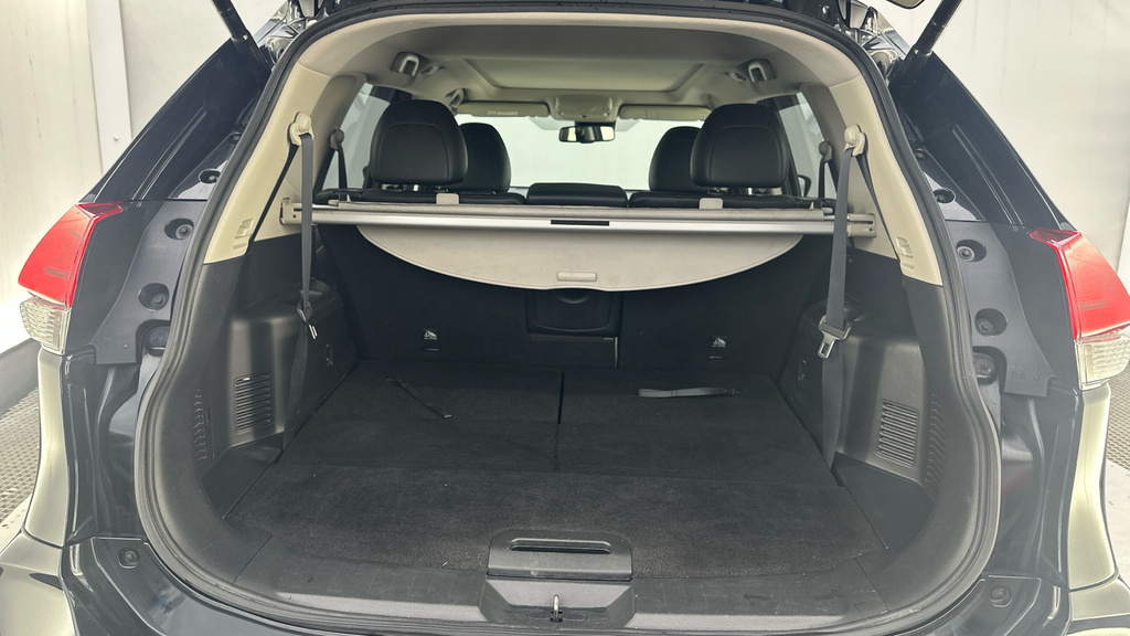 Nissan X-Trail Tekna White #23