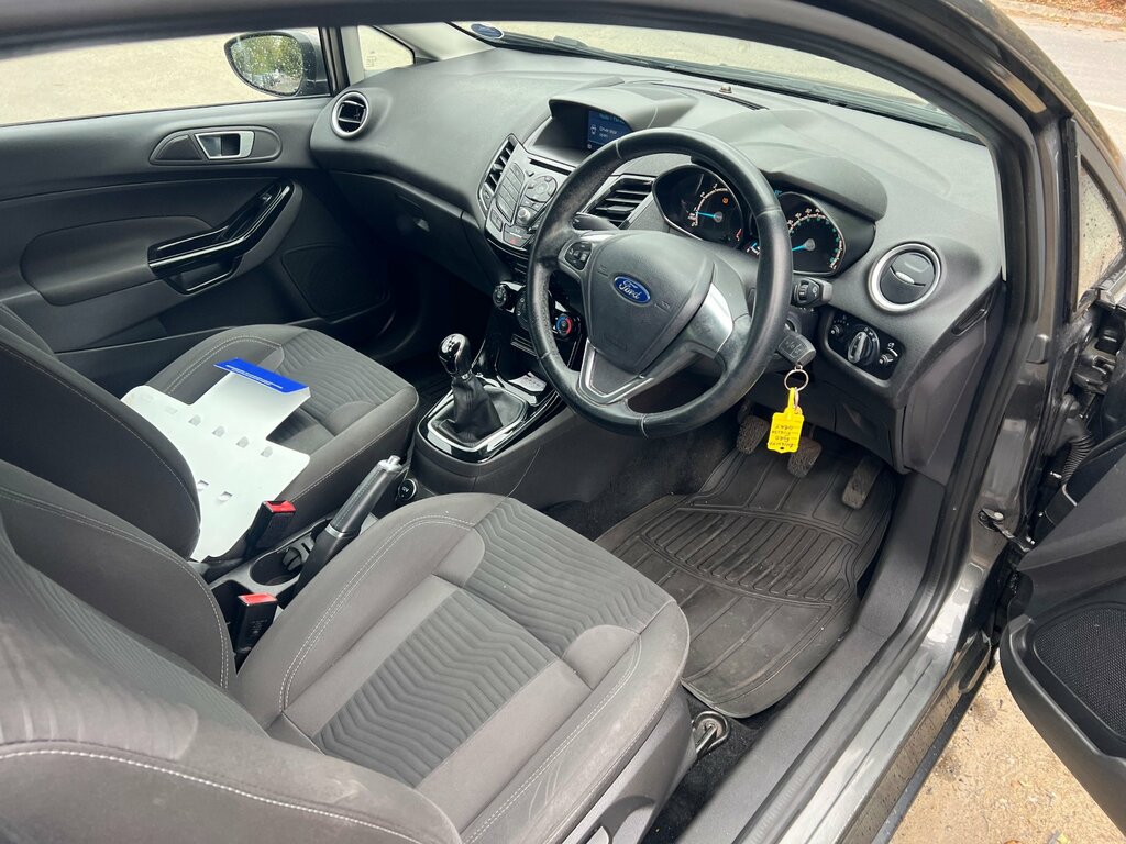 Ford Fiesta Silver #6
