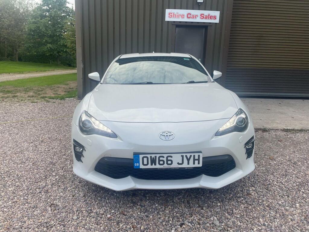 Toyota GT86 Coupe 2.0 Boxer D-4s Pro Euro 6 201766 White #2