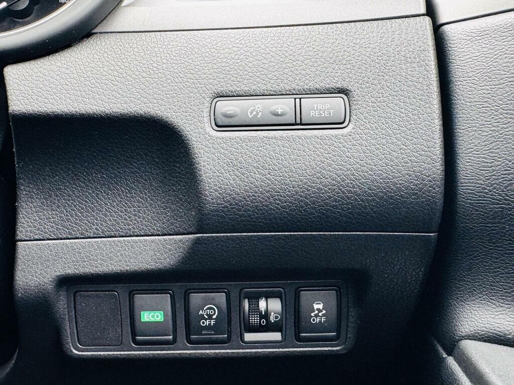 Nissan Pulsar N-connecta Black #18