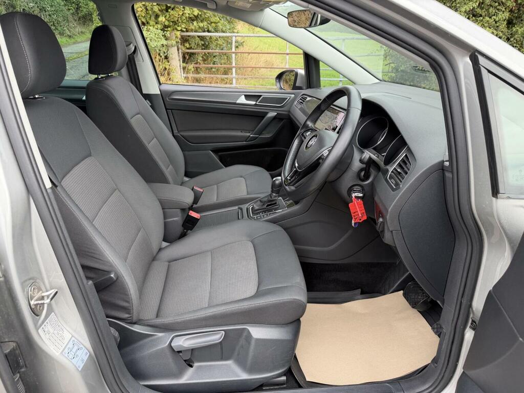 Volkswagen Golf SV Red #14