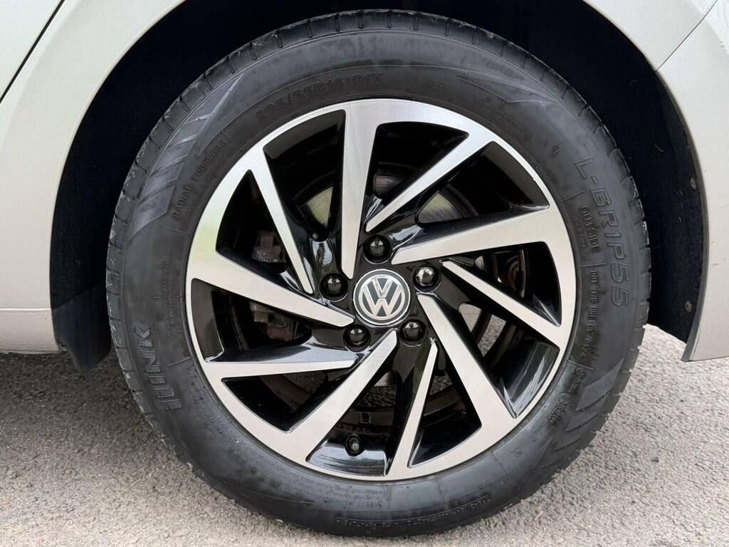 Volkswagen Golf SV Red #12