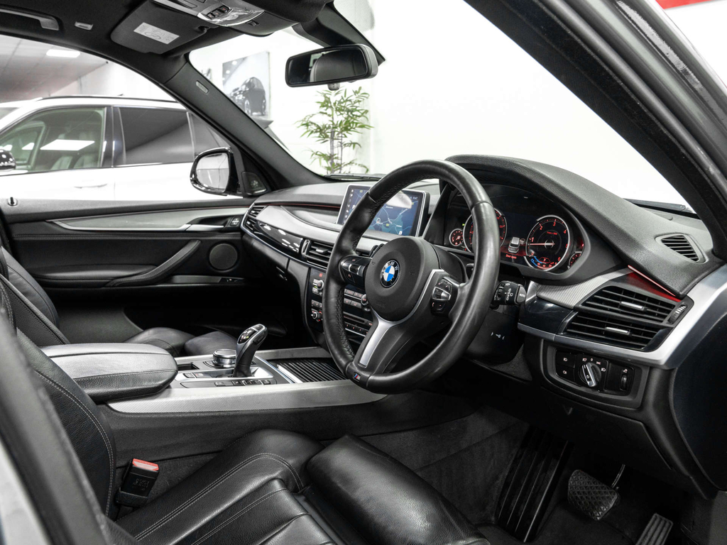 BMW X5 Estate White #15