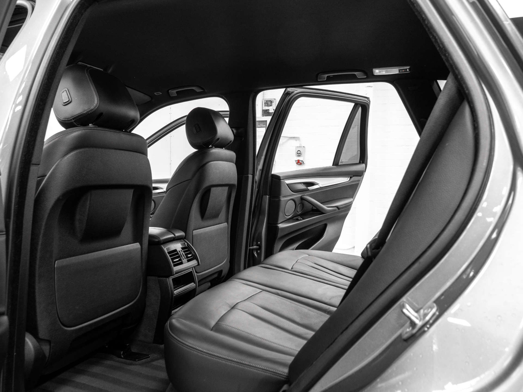 BMW X5 Estate White #21