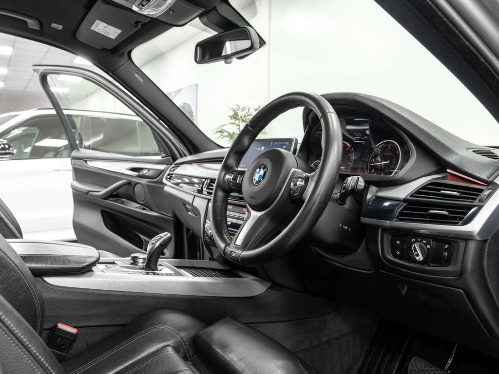 BMW X5 Estate White #24