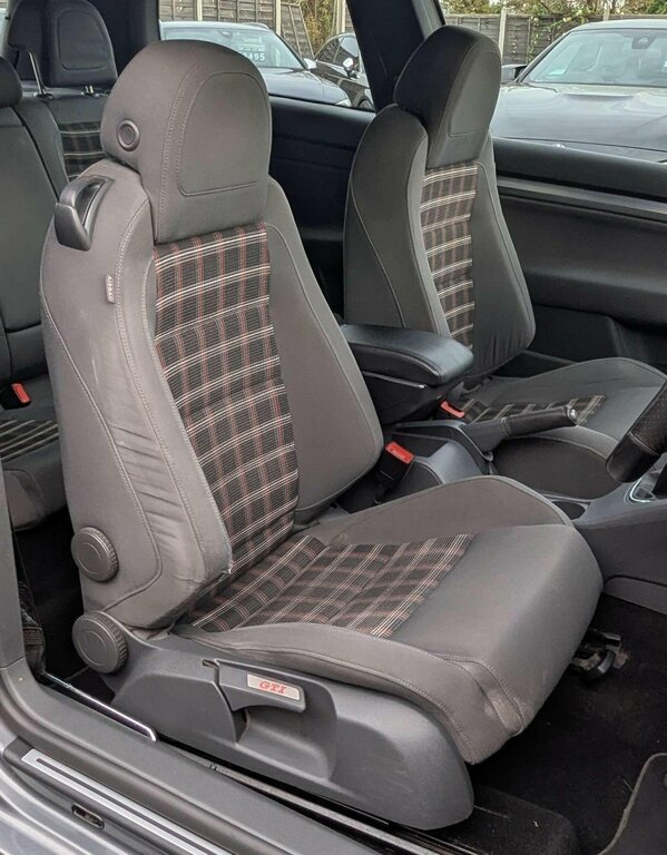 Volkswagen Golf 1.6 Fsi Match Black #11
