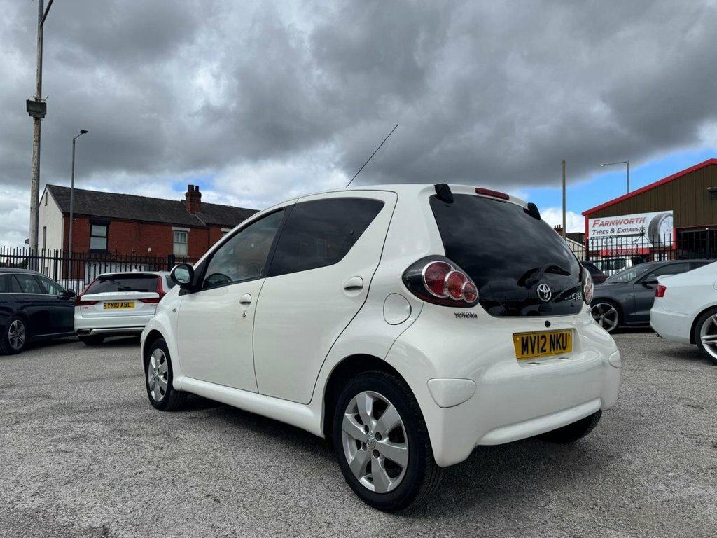 Toyota Aygo 1L Go White #2