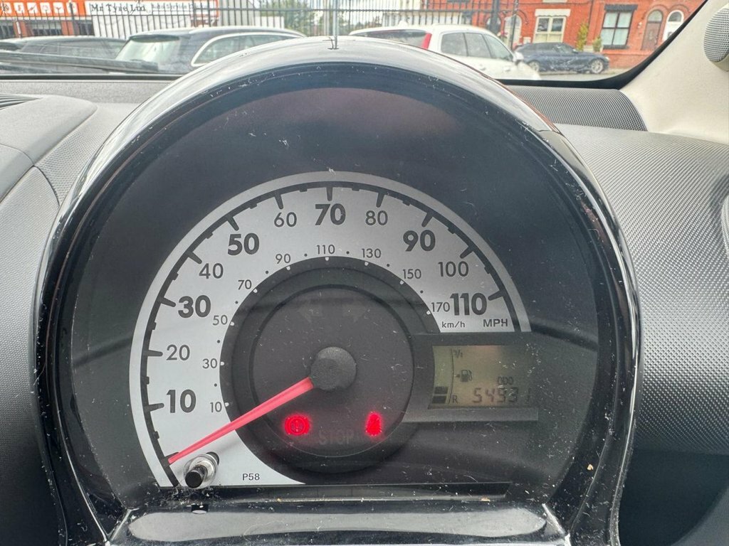 Toyota Aygo 1L Go White #5