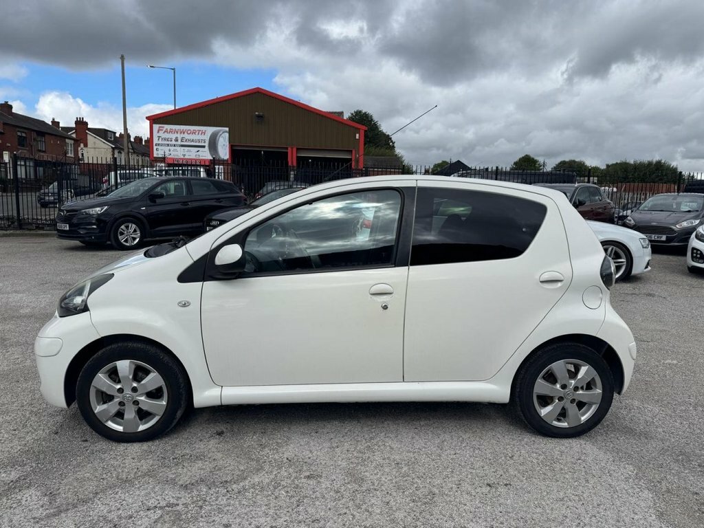 Toyota Aygo 1L Go White #6