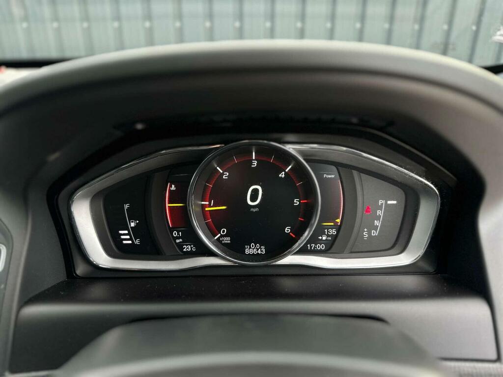 Volvo XC60 D4 Momentum Pro Awd Red #36