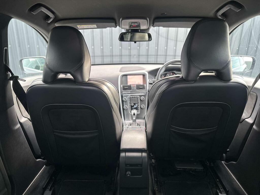 Volvo XC60 D4 Momentum Pro Awd Red #40