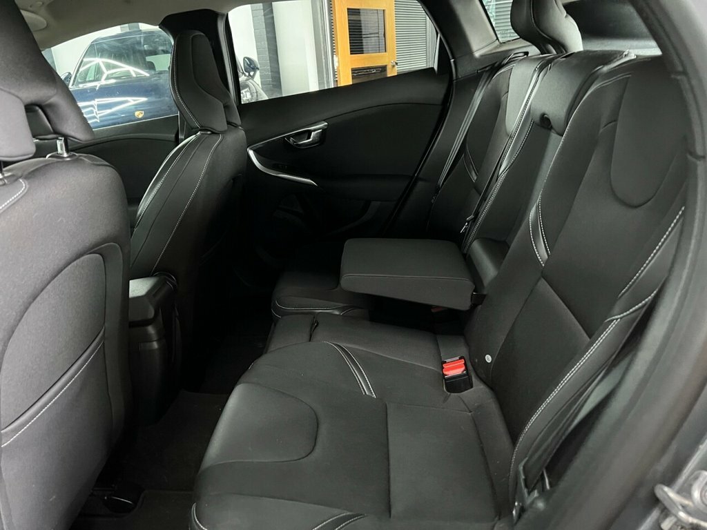Volvo V40 Momentum Edition Grey #4