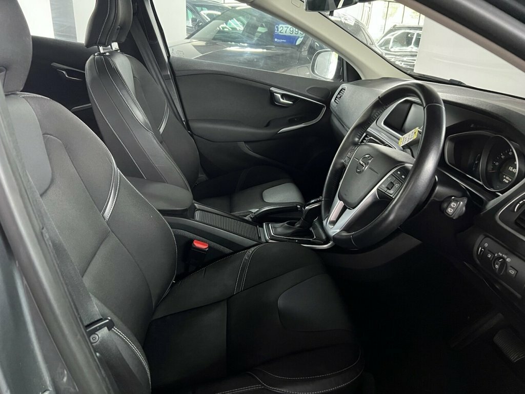 Volvo V40 Momentum Edition Grey #2
