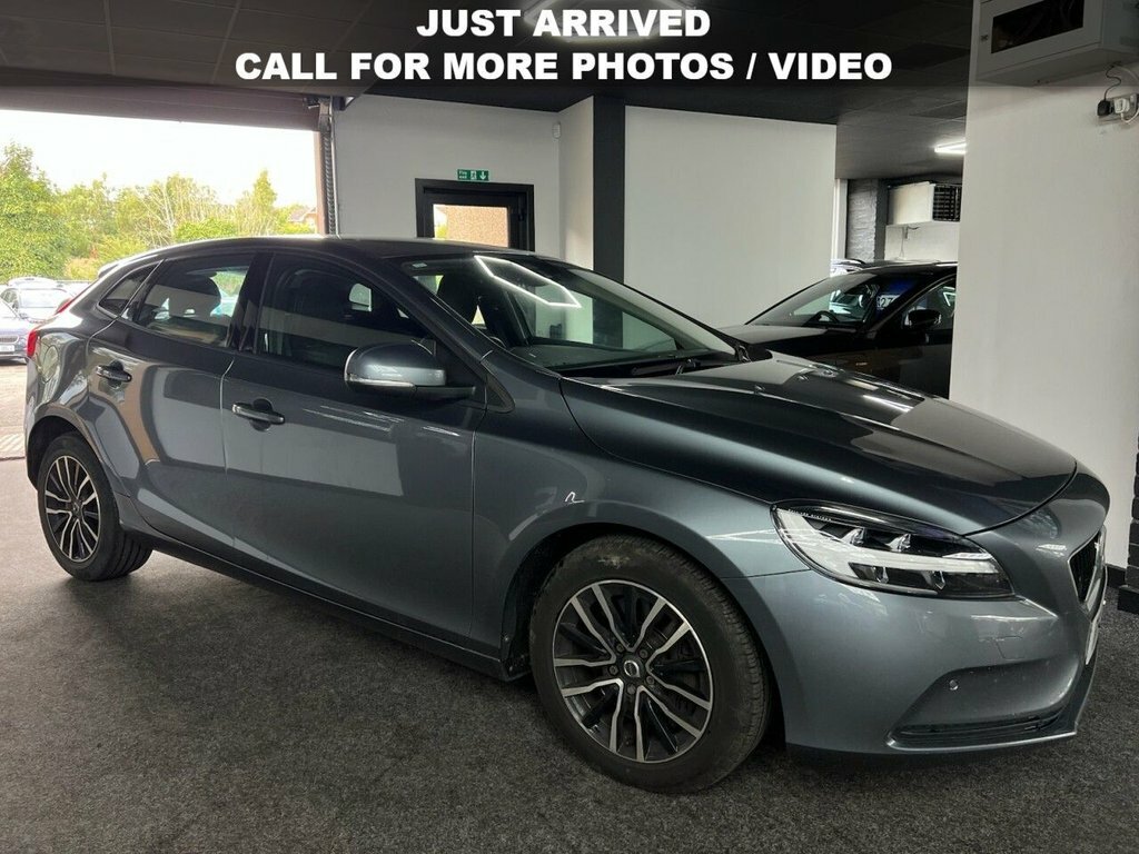 Volvo V40 Momentum Edition Grey