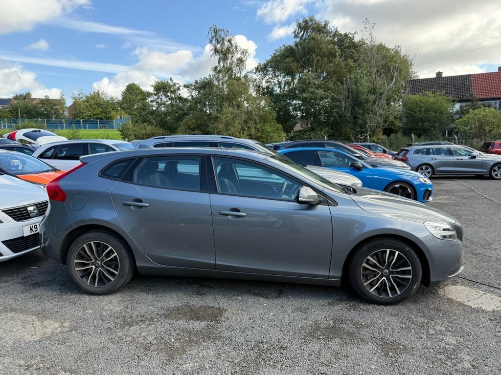 Volvo V40 Momentum Edition Grey #2