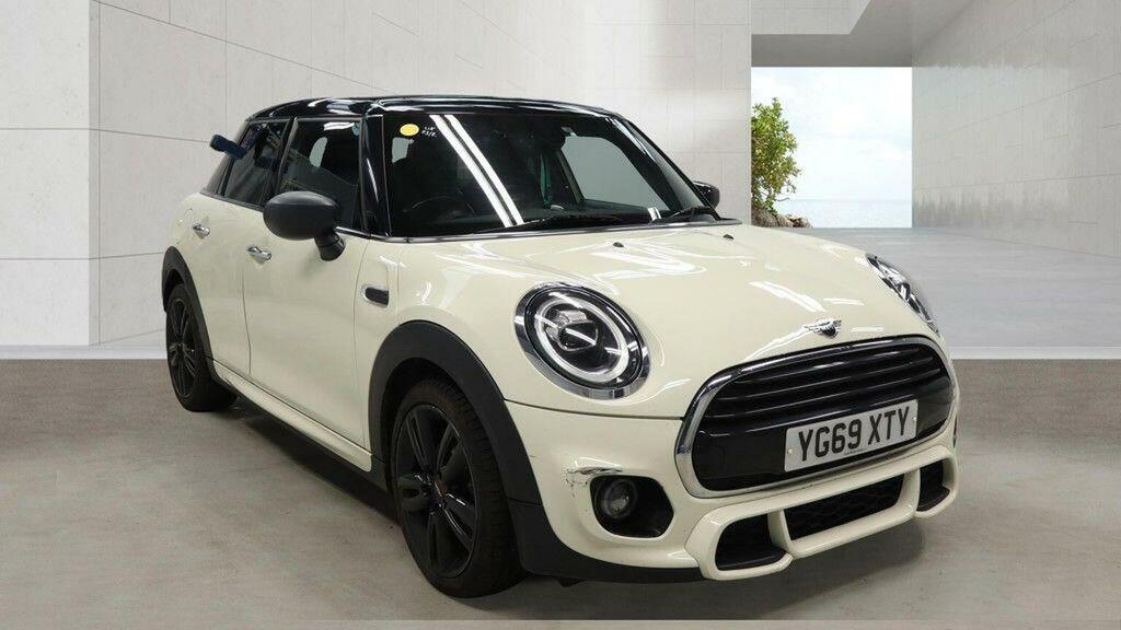 Mini Hatch 1.5 Cooper Sport Euro 6 Ss White