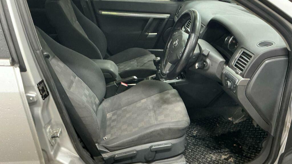 Vauxhall Vectra Life Silver #11