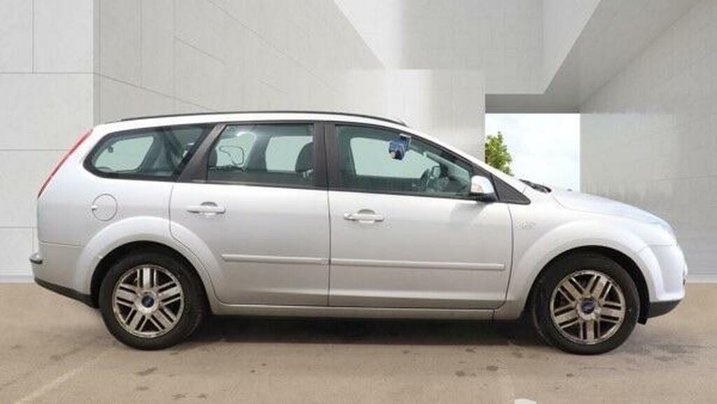 Ford Focus 1.6 Ghia Silver #6