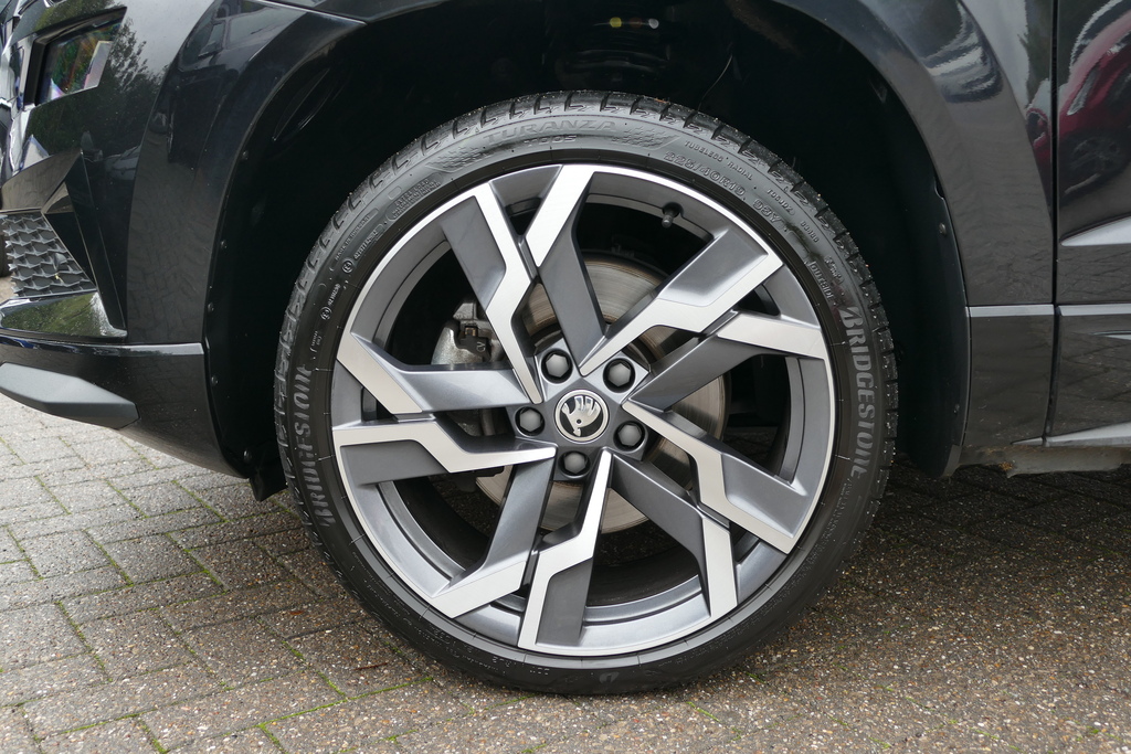 Skoda Karoq 1.5 Tsi Sportline Dsg 0 Ps Black #5
