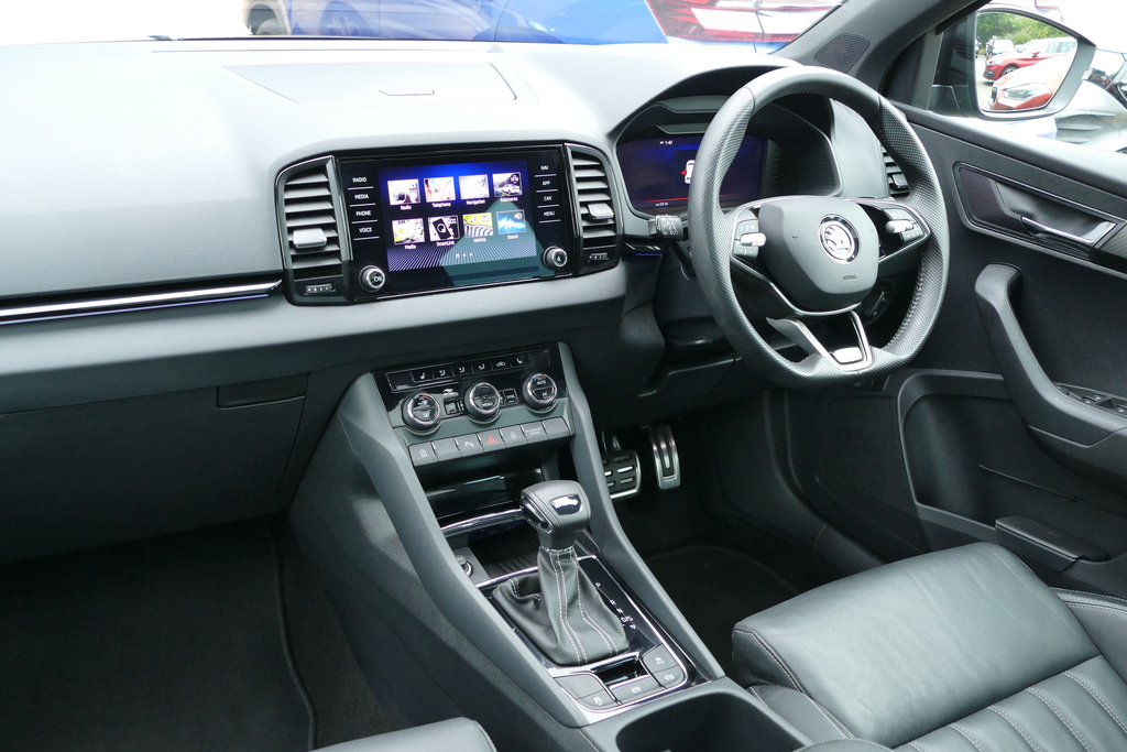 Skoda Karoq 1.5 Tsi Sportline Dsg 0 Ps Black #2