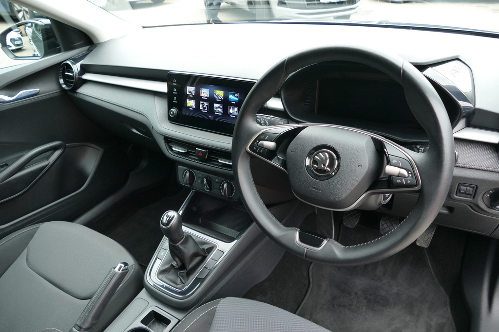 Skoda Fabia 1.0 Mpi 80 Colour Edition White #6