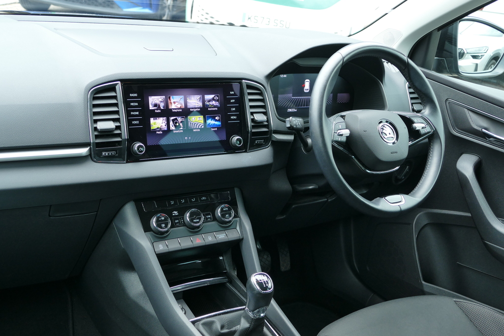 Skoda Karoq 1.0 Tsi Se Drive 110 Ps Black #2