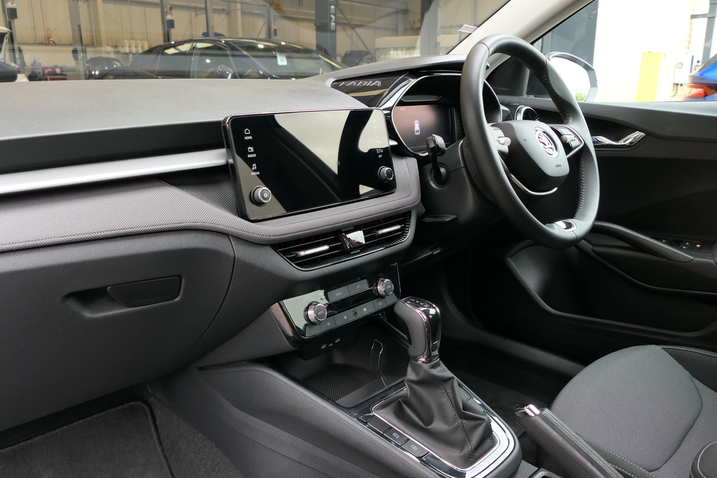 Skoda Fabia 1.0 Tsi 116 Design Edition Dsg 116 Ps White #2