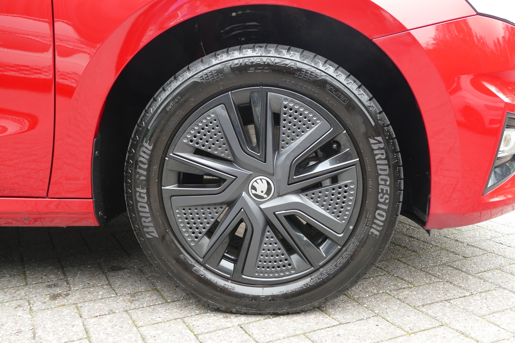 Skoda Fabia 1.5 Tsi 150 Design Edition Dsg 150 Ps Red #5