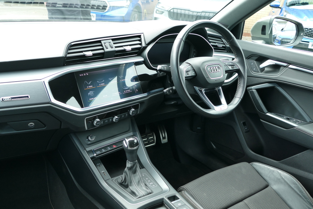 Audi Q3 35 Tfsi S Line S Tronic 0 Ps Grey #2